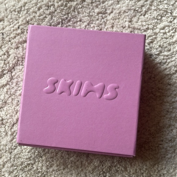 NEW! SKIMS Valentines Day Panties size Medium - Picture 4 of 5